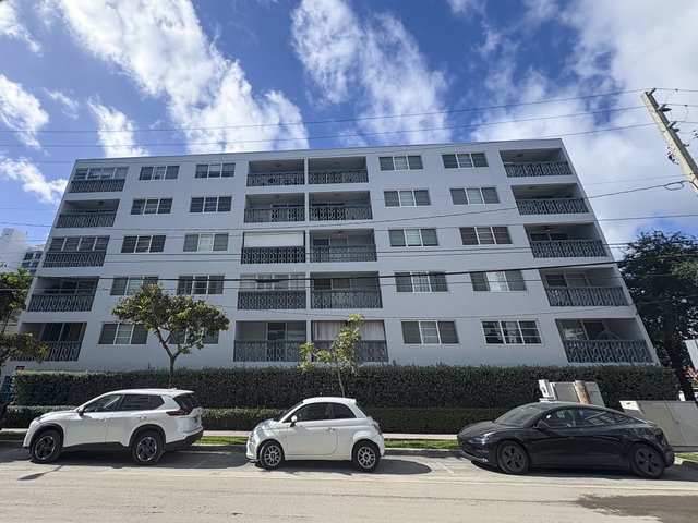 Lincoln Plaza Condo photo 3